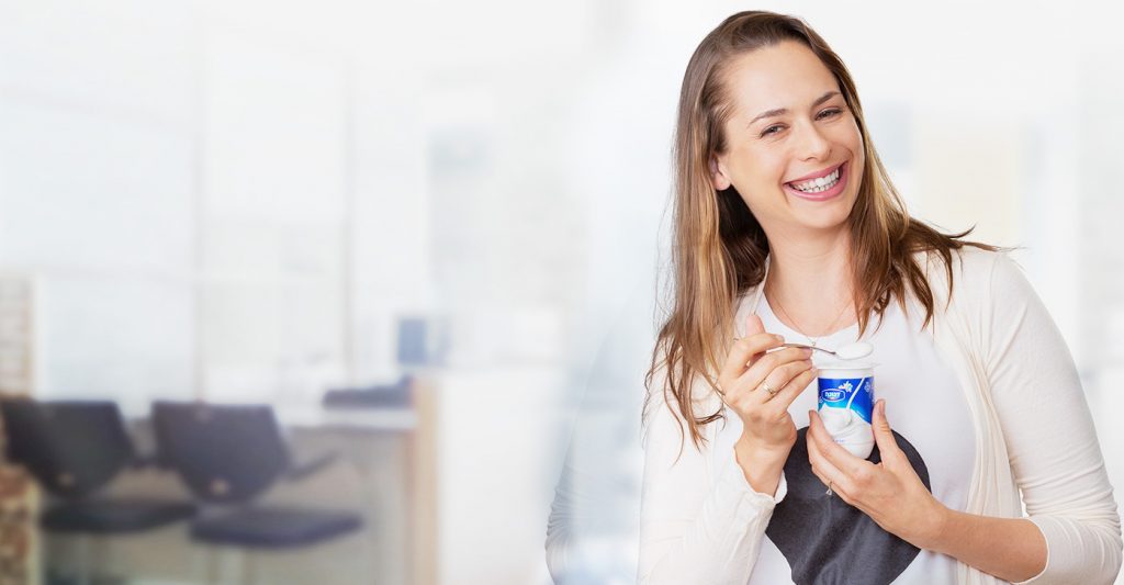 האנשים מאחורי היוגורט