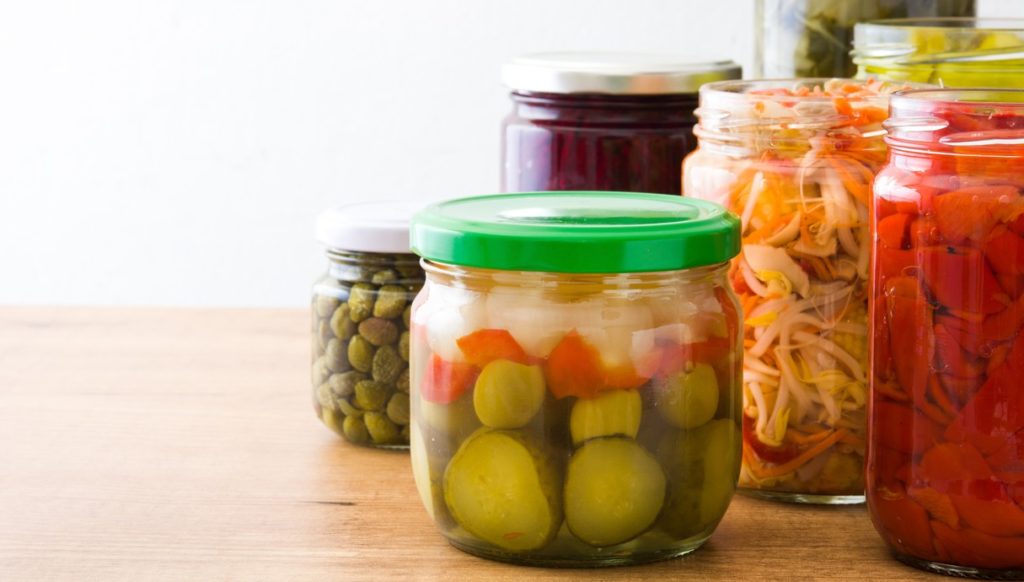 צנצנות חמוצים