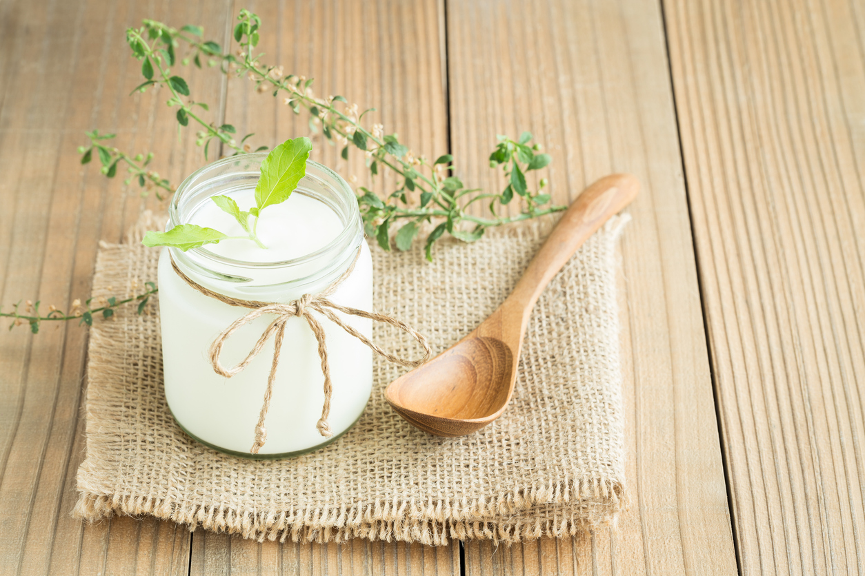 11 מאכלים שצריכים רק תוספת של כף יוגורט