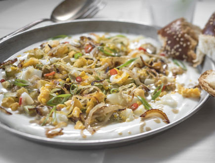 יוגורט עם טחינה