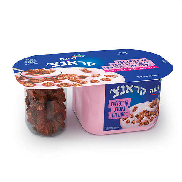 יוגורט בטעם תות עם קורנפלקס מצופה שוקולד חלב ללא גלוטן 3.8%