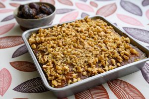 עוגת יוגורט ותמרים