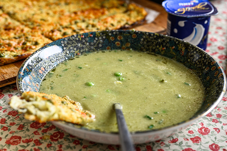 מרק משי עדין עם מאפה יוגורט נהדר