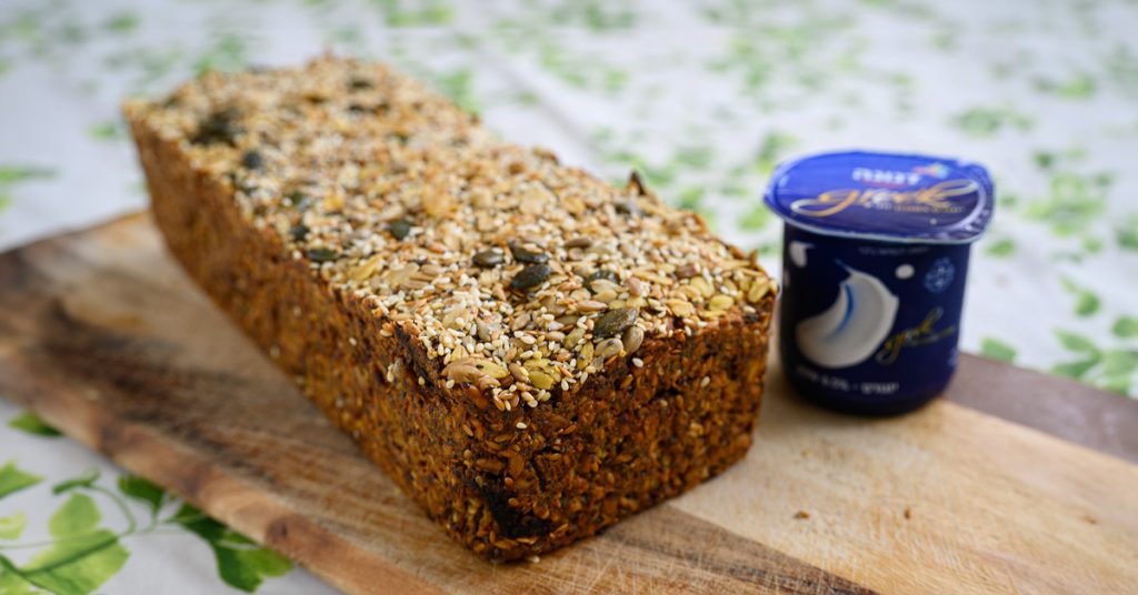 לחם יוגורט וזרעונים